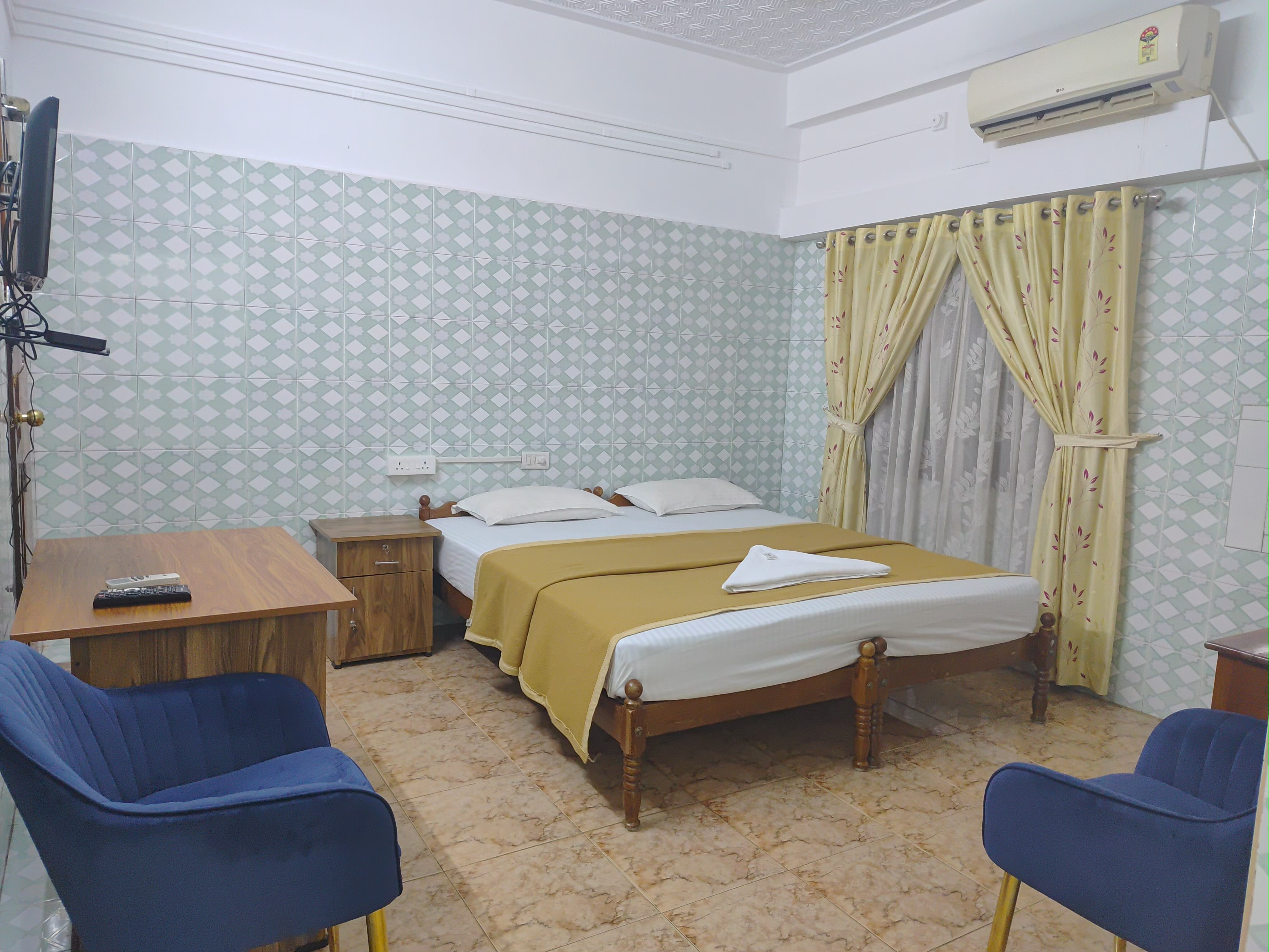 Deluxe AC Room